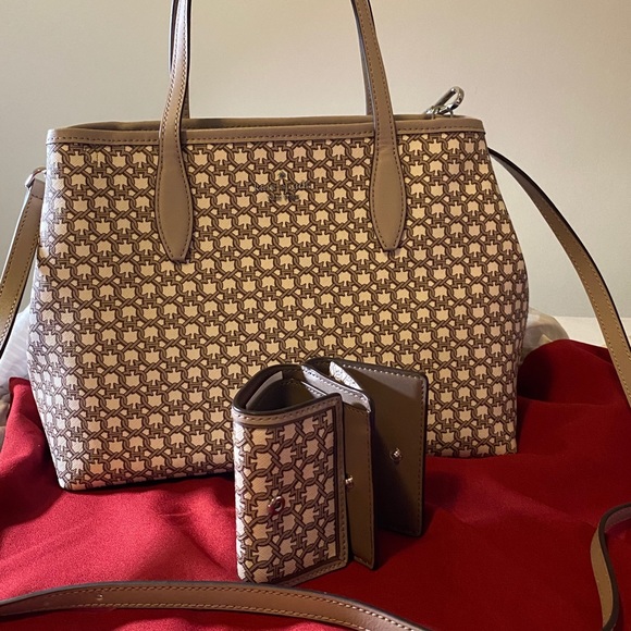 Kate Spade Tote and matching Wallet - Picture 2 of 7